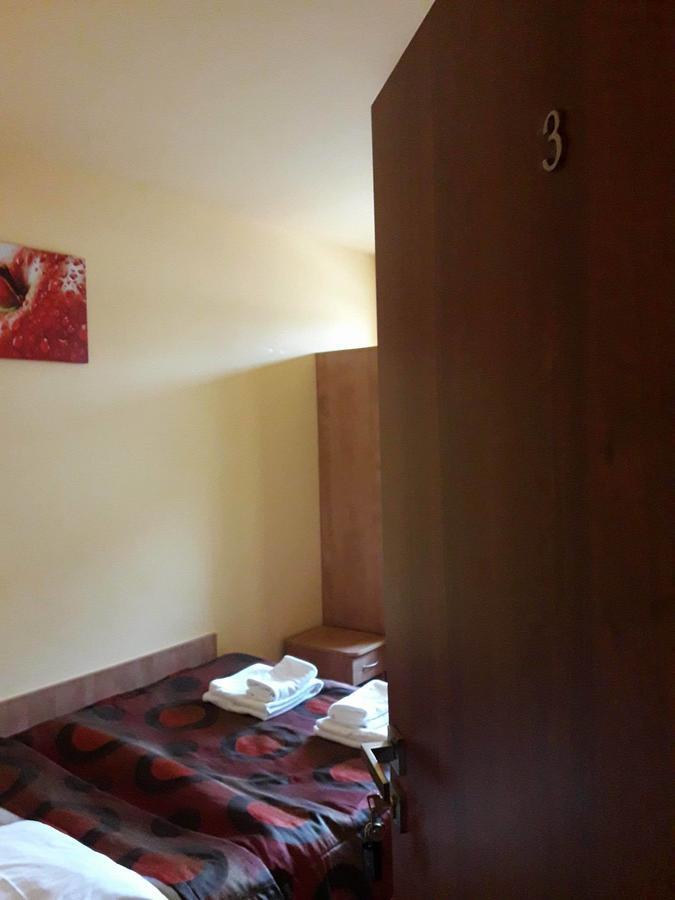 Hotel Paola คุตโน ภายนอก รูปภาพ